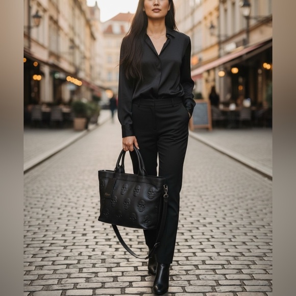 IO Pelle Italy Black Leather Skulls Tote Bag Large - Picture 2 of 9